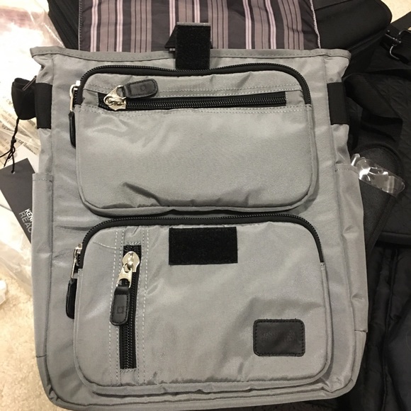 BRAND NEW Kenneth Cole Laptop Messenger Bag - Picture 2 of 3